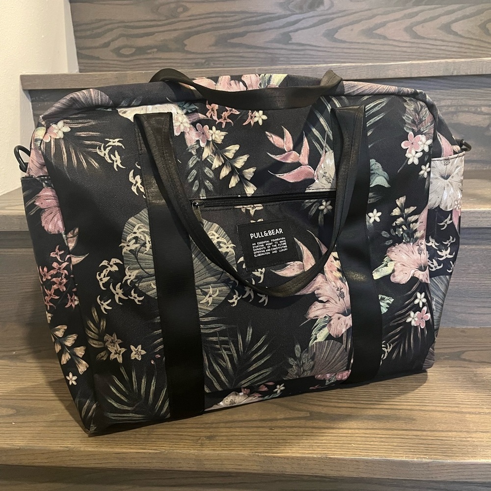 Pull&Bear Black Floral Travel Overnighter Bag